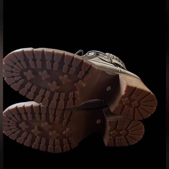 MIA Carolyn Booties! NWT! Size 9.5 WOMENS! Comes with dust bag! - Picture 3 of 5